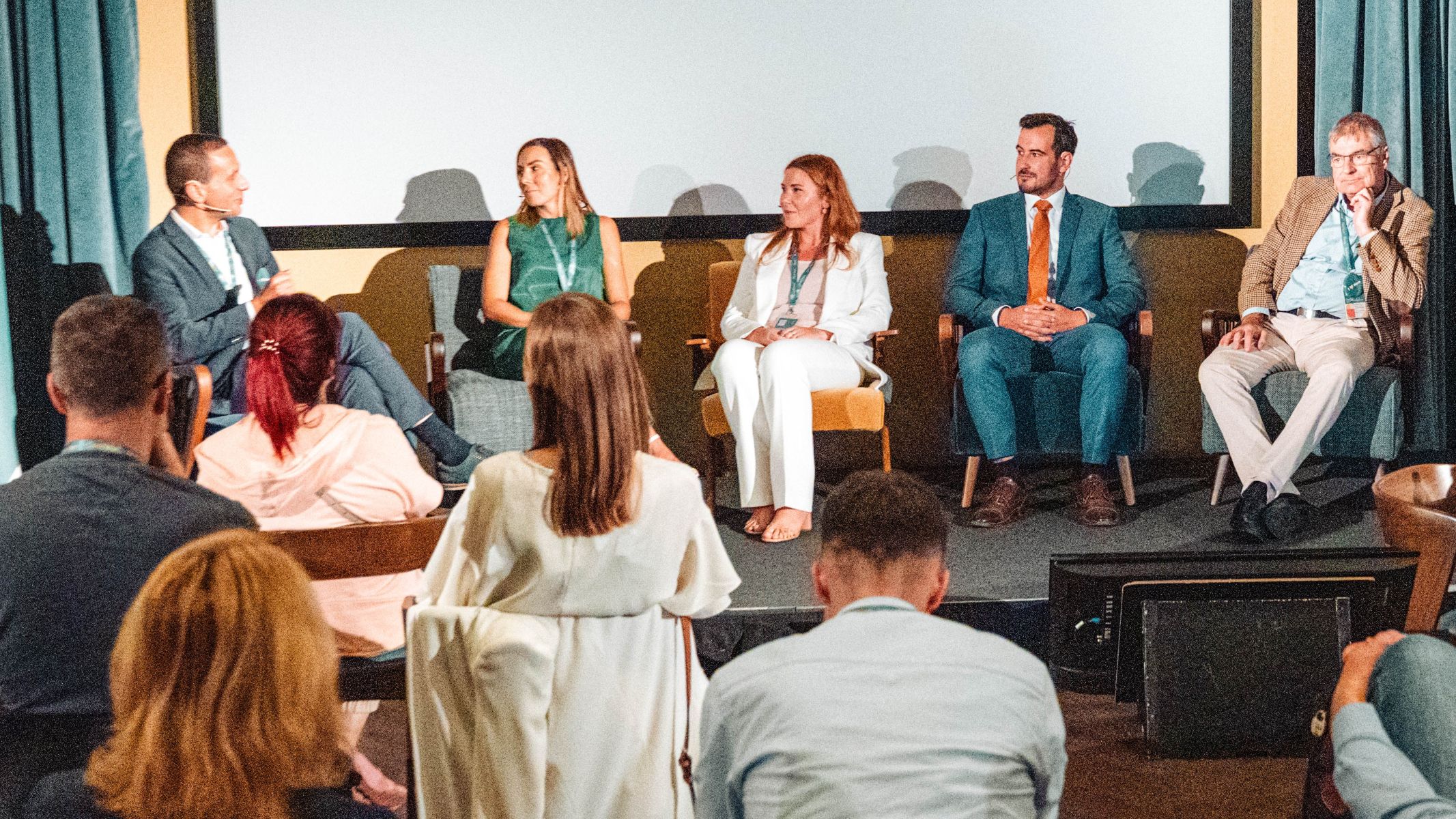 Tiago R. Felix speaking at a roundtable.